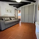 Beachfront Sea & Garden - 2br - Ac - Wifi - Bbq - Parking - Pet Friendly *