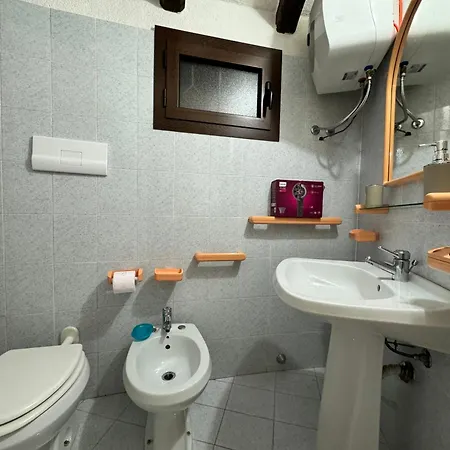 Beachfront Sea & Garden - 2br - Ac - Wifi - Bbq - Parking - Pet Friendly 別荘