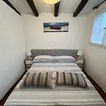 Beachfront Villa- 2br - Garden- Wifi -ac - Parking Ferienhaus *
