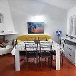 펜션 Beachfront Sea & Garden - 2br - Ac - Wifi - Bbq - Parking - Pet Friendly 부도니