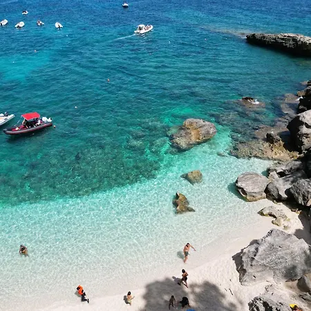 Beachfront Villa- 2br - Garden- Wifi -ac - Parking Holiday home Budoni