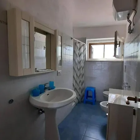 Tatil Evi Beachfront Sea & Garden - 2br - Ac - Wifi - Bbq - Parking - Pet Friendly Budoni