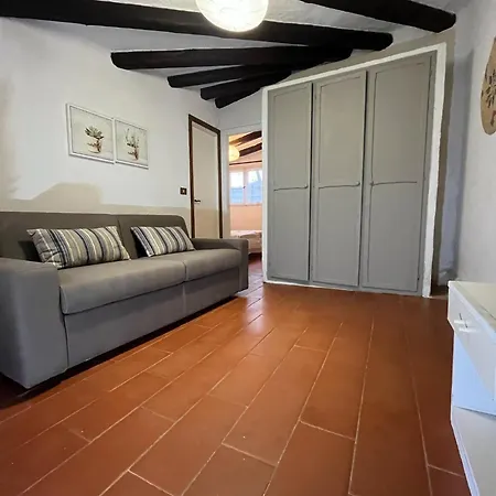 Beachfront Sea & Garden - 2br - Ac - Wifi - Bbq - Parking - Pet Friendly *