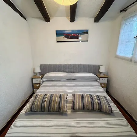 Beachfront Villa- 2br - Garden- Wifi -ac - Parking Holiday home *
