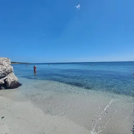 Beachfront Sea & Garden - 2br - Ac - Wifi - Bbq - Parking - Pet Friendly Budoni