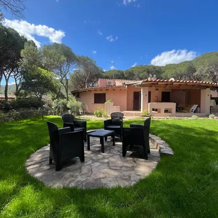 Beachfront Villa- 2br - Garden- Wifi -ac - Parking * Budoni