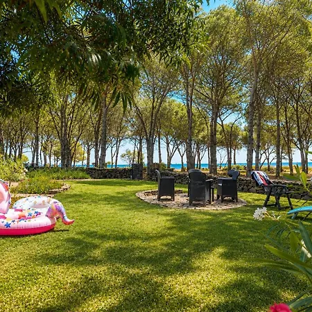 Beachfront Sea & Garden - 2br - Ac - Wifi - Bbq - Parking - Pet Friendly Tatil Evi Budoni