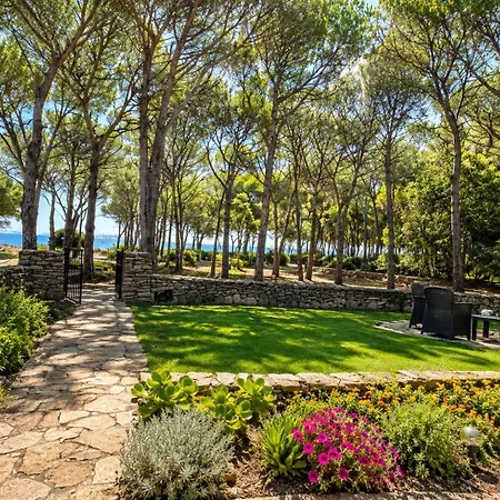 Beachfront Sea & Garden - 2br - Ac - Wifi - Bbq - Parking - Pet Friendly Budoni