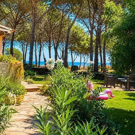Beachfront Sea & Garden - 2br - Ac - Wifi - Bbq - Parking - Pet Friendly Budoni