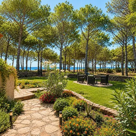 Ferienhaus Beachfront Villa- 2br - Garden- Wifi -ac - Parking