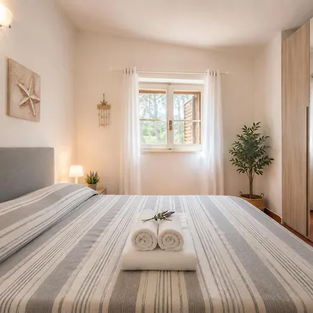 Beachfront Sea & Garden - 2br - Ac - Wifi - Bbq - Parking - Pet Friendly * Budoni