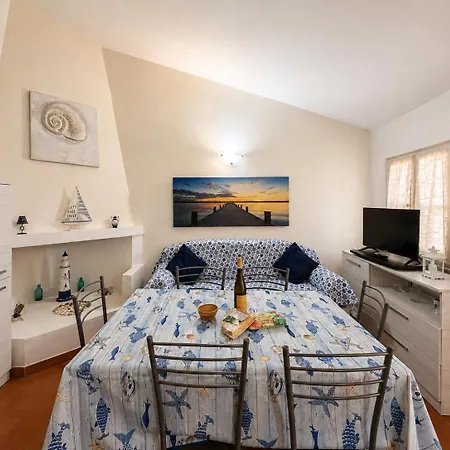 Beachfront Villa- 2br - Garden- Wifi -ac - Parking