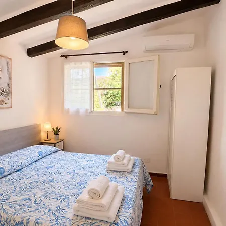 Beachfront Sea & Garden - 2br - Ac - Wifi - Bbq - Parking - Pet Friendly * Budoni