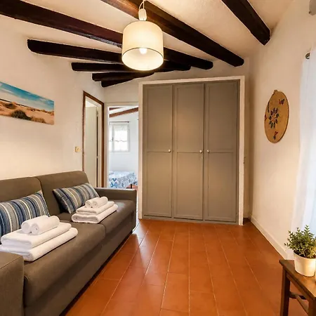 Dom wakacyjny Beachfront Sea & Garden - 2br - Ac - Wifi - Bbq - Parking - Pet Friendly *